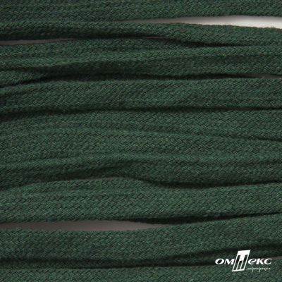 Шнур плетеный d-8 мм плоский, 70% хлопок 30% полиэстер, уп.85+/-1 м, цв.1016-т.зеленый - купить в Кемерово. Цена: 742.50 руб.