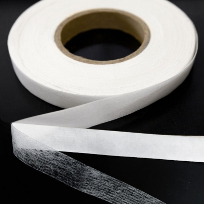 Прокладочная лента (паутинка на бумаге) DFD23, шир. 15 мм (боб. 100 м), цвет белый - купить в Кемерово. Цена: 2.64 руб.